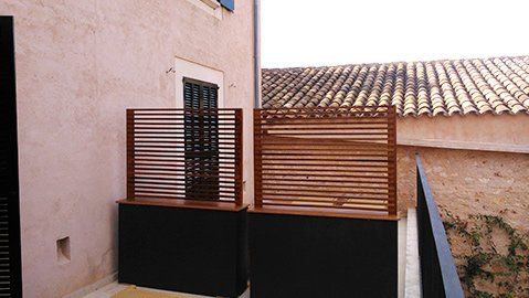 Fustería Vidal balcón con acabados en madera